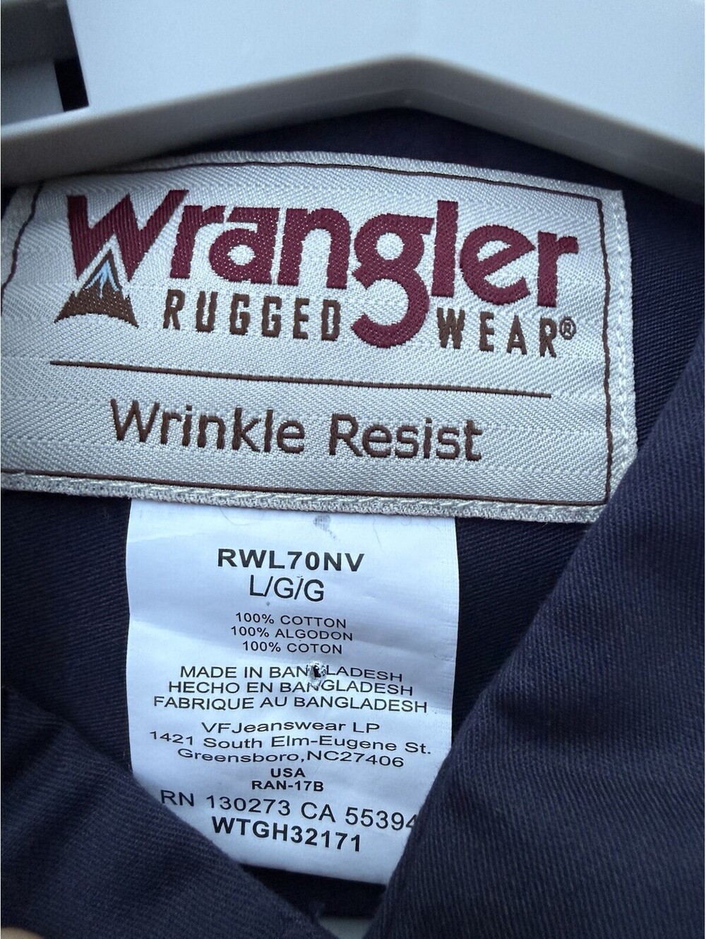 Wrangler Rugged Wear Men's L Button Down Wrinkle Resist Cotton Navy Blue Shirt - Picture 7 of 8
